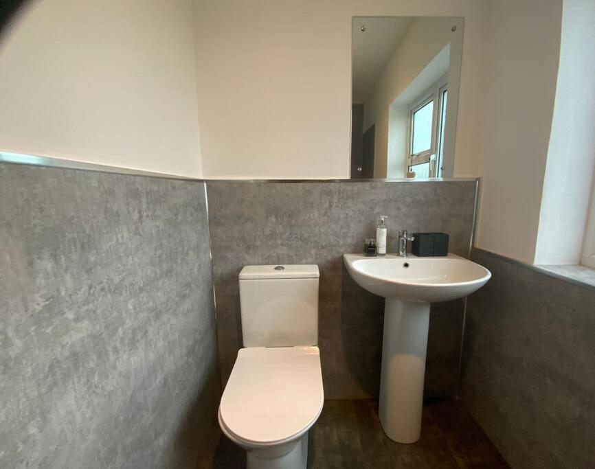 Warm And Cosy City Centre Home Near Train Station Chichester Exterior photo
